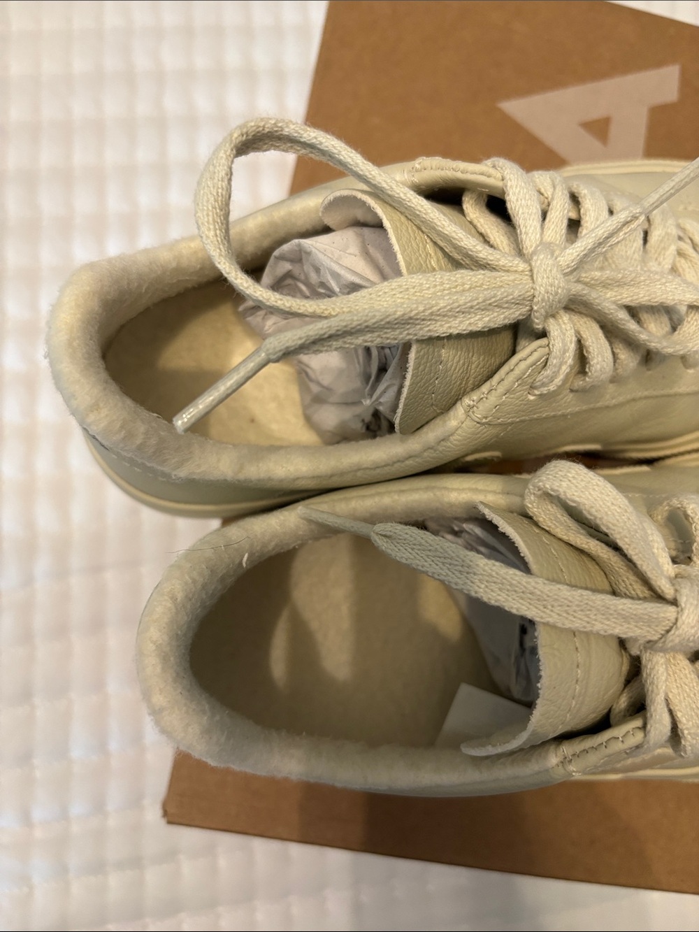 Veja Low-Top Leather Sneakers in Cream - Picture 2 of 4